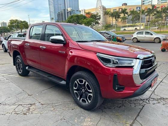 TOYOTA HILUX 2.8 D-4D TURBO DIESEL CD SRX LIMITED 4X4 AUTOMÁTICO